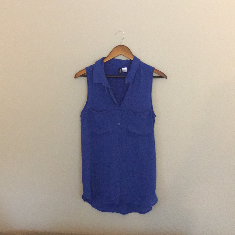 Sleeveless button up shirt